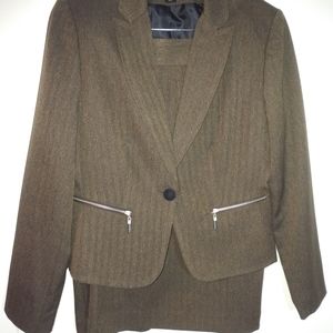 Larry Levine skirt suit w/gun metal zippers